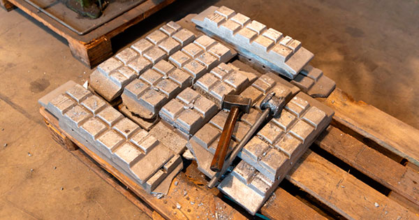 China’s Antimony Ingot Output Contracts Sharply in February 2026