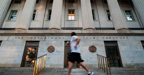 Moody’s понизило кредитный рейтинг США, сославшись на рост государственного долга