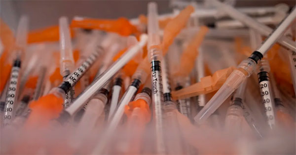 Novavax стремительно растет после того, как вакцина от COVID получила полное одобрение FDA