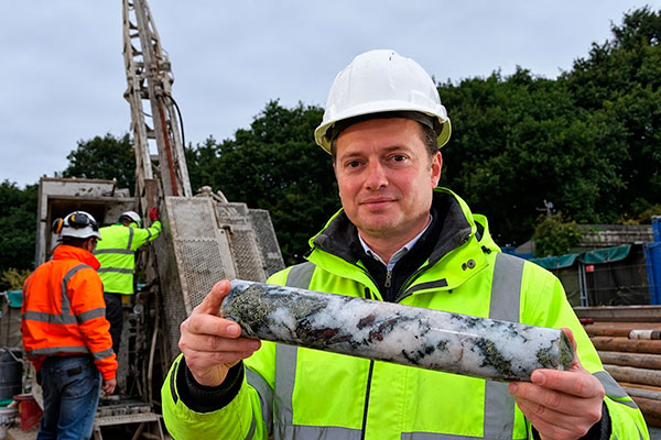 ANDRIEVSKII.CH: Strategic Minerals (SML.L) — Director Buys Shares Following Redmoor Developments