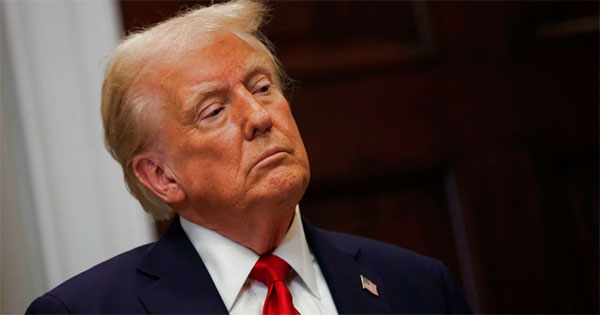 Трамп планирует распоряжения по стимулированию развития ИИ в гонке с Китаем
